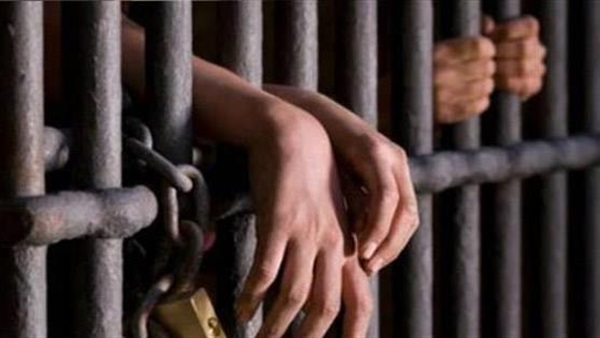   حبس طالب ثانوي بعد اتهامه بقتل طفلة عمرها 5 سنوات عقب فشله في إغتصابها