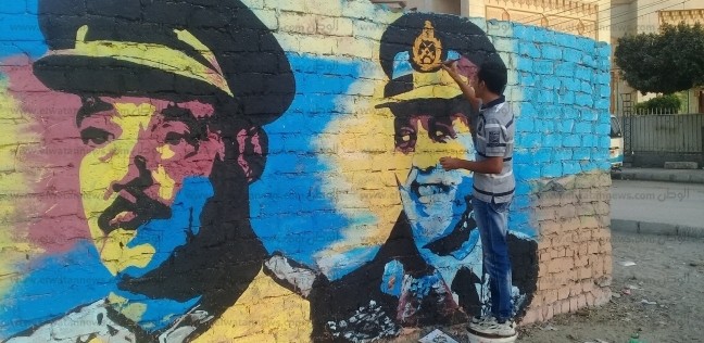   جدارية فنية رائعة تحمل صور قادة حرب أكتوبر بميدان الشهداء ببني سويف