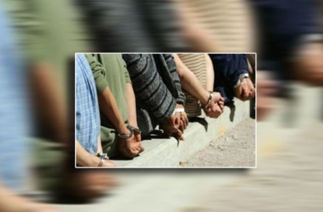   القبض على موظف و5 عاطلين بحوزتهم أسلحة بيضاء فى حملة بالإسماعيلية