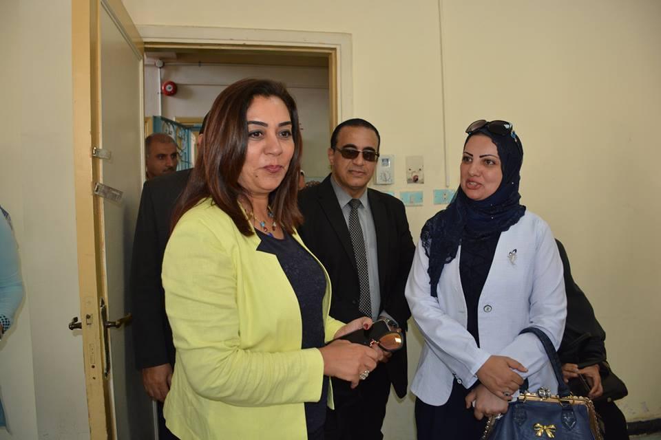   محافظ دمياط تتوجه لمستشفى التكامل بالسنانية لمتابعة إجراءات المسح الشامل للمواطنين