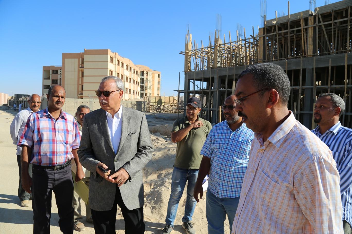   «الهجان»: يتفقد عدد من المشروعات الخدمية بمدينة قنا الجديدة