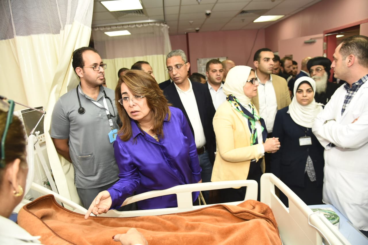   وزيرتا التضامن والصحة تتفقدان المصابين في حادث المنيا بمستشفى الشيخ زايد