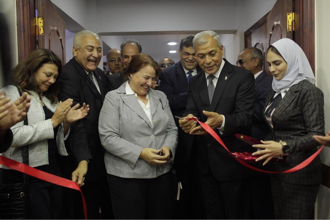   الجامعة الأمريكية بالقاهرة ووكالة التنمية الدولية تحتفلان بافتتاح مركز التطوير المهني