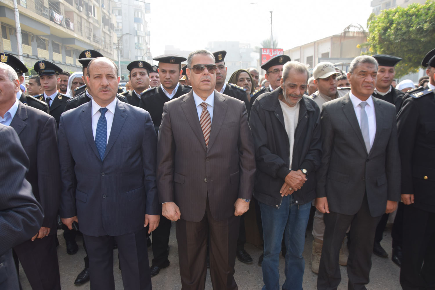   محافظ بنى سويف ومدير الأمن يتقدمان جنازة شهيد الشرطة النقيب جمال صلاح