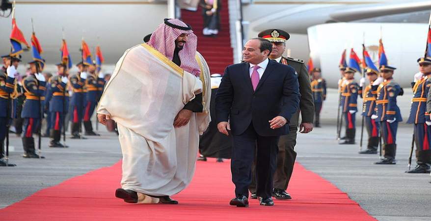 شاهد|| المتحدث الرسمى :  الرئيس السيسى يستقبل ولى عهد السعودية لدى وصوله مطار القاهرة