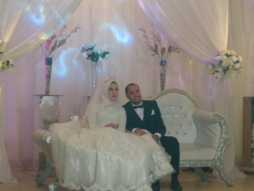   دار المعارف تهنئ «أحمد» و «سارة» على الزفاف السعيد