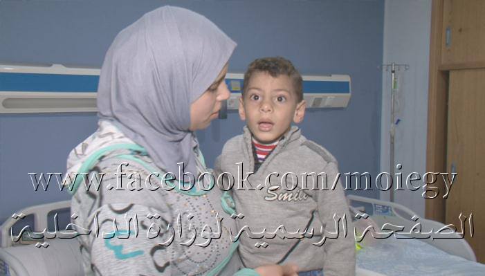   وزير الداخلية يستجيب لالتماس أسرة طفل مريض بالقلب
