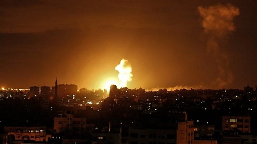   إسرائيل تقصف محطة تلفزيون الأقصى فى قطاع غزة