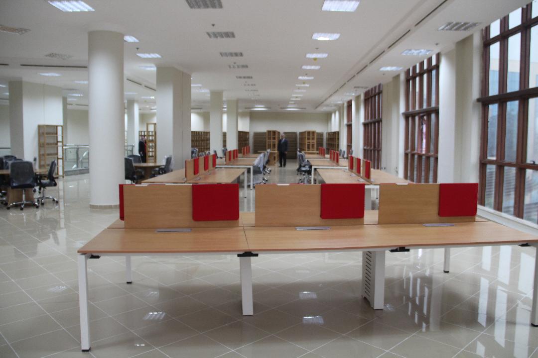     رئيس جامعة كفر الشيخ يتفقد المكتبة المركزية ويؤكد افتتاحها 