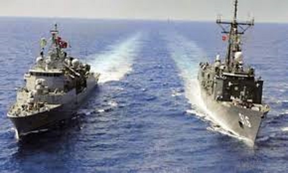   القوات البحرية المصرية والفرنسية تنفذان تدريبا بحريا عابرا بالبحر الأحمر