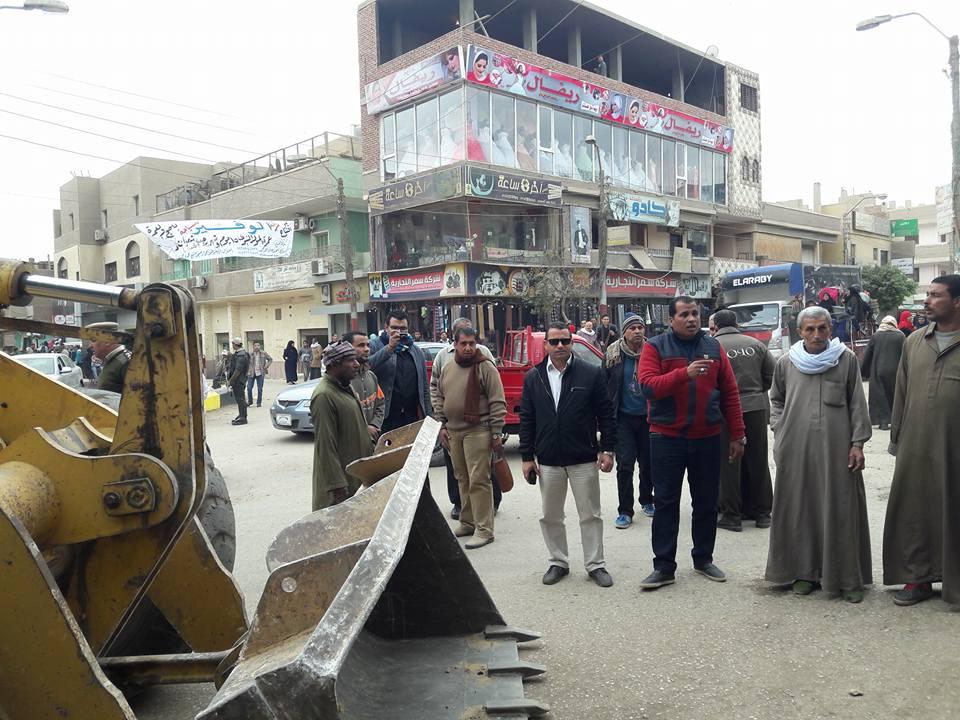   إزالة 239 حالة تعدي وإشغالات في حملة مكبرة بمدينة سمسطا ببني سويف
