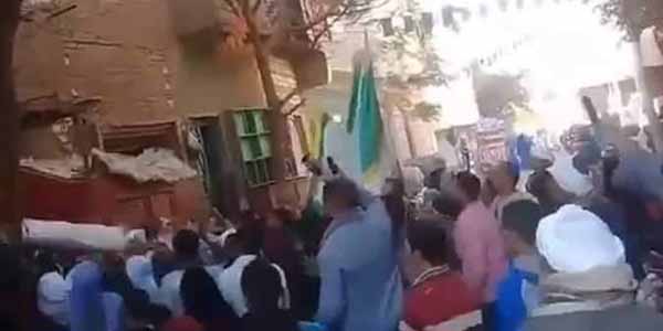 3 أبناء أخرجوا جثة والدهم من مقبرته ودفنوه في حجرة بمنزلهم.. والسبب !!!!!!!