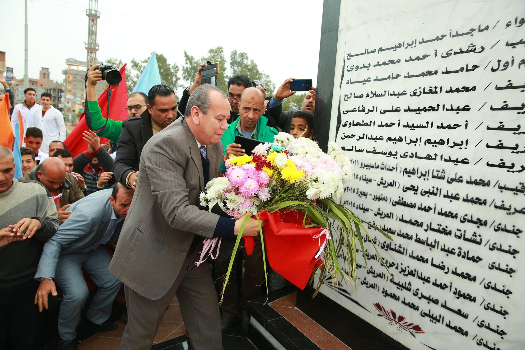   بالصور|| محافظ كفر الشيخ يفتتح النصب التذكارى للشهداء بالحامول 