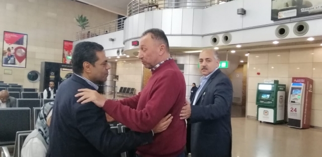 وزير الشباب يصل مطار القاهرة لاستقبال «الخطيب»