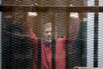   «النيابة» في اقتحام السجون: مبارك رجل مدني.. ومرسي: «مش سامع حاجة»