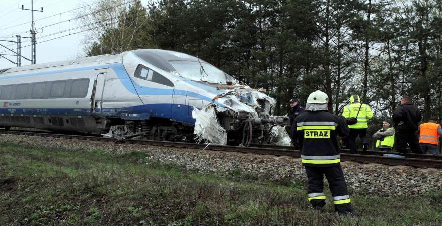   إصابة 30 مواطن في حادث تصادم قطار بحافلة فى صربيا