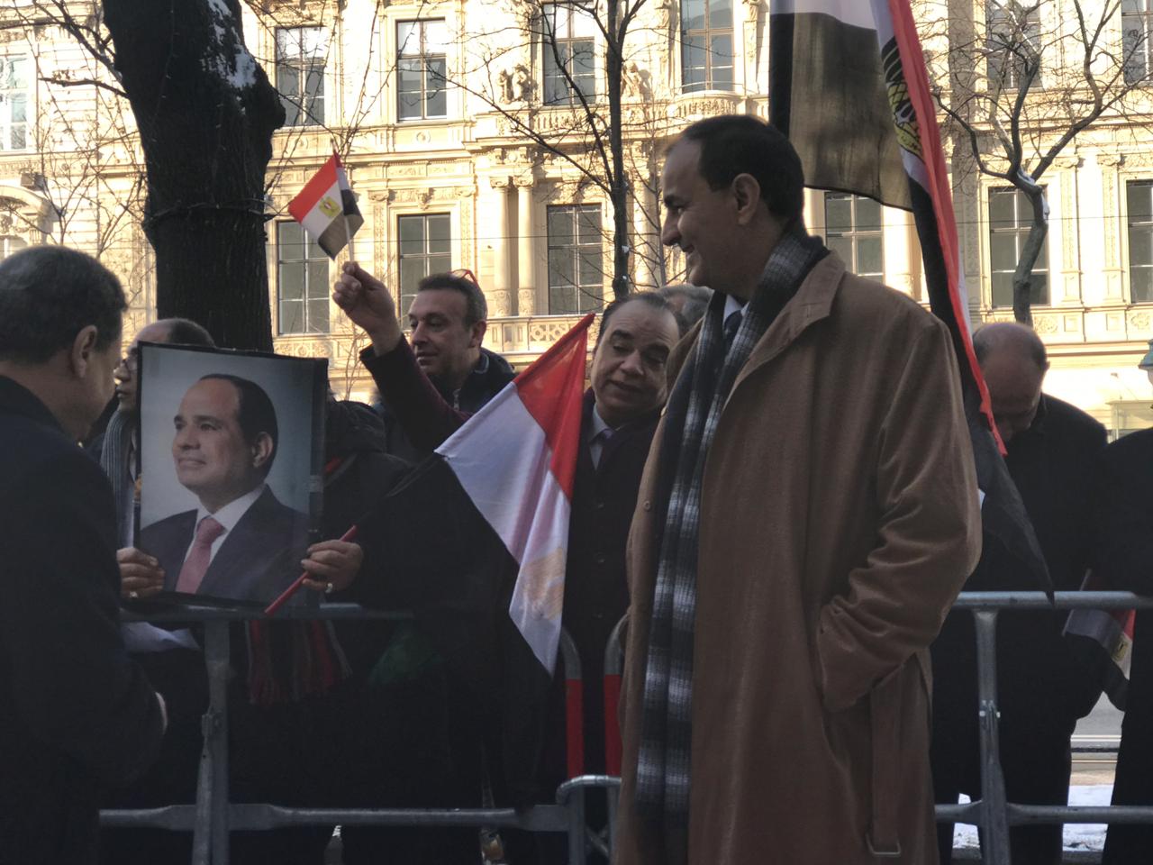  شاهد| الجالية المصرية بالنمسا تستقبل الرئيس السيسى بأعلام مصر