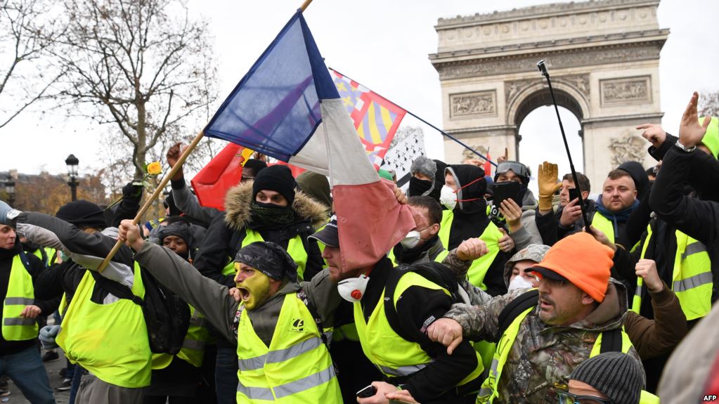   الشرطة الفرنسية تعتقل 10 متظاهرين من السترات الصفراء