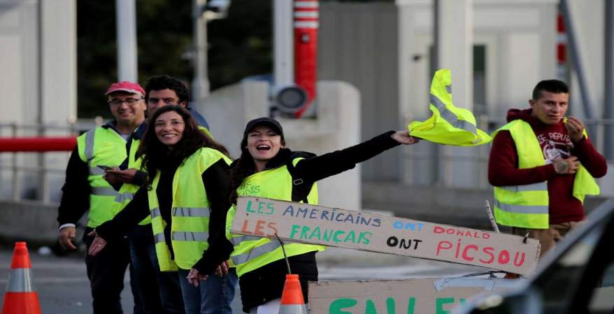   استمرار متظاهرو «السترات الصفراء» بإغلاق طرق فرنسا