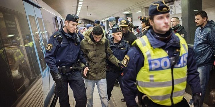   السويد: اعتقال شخص مشتبه فيه بالتخطيط لعملية إرهابية