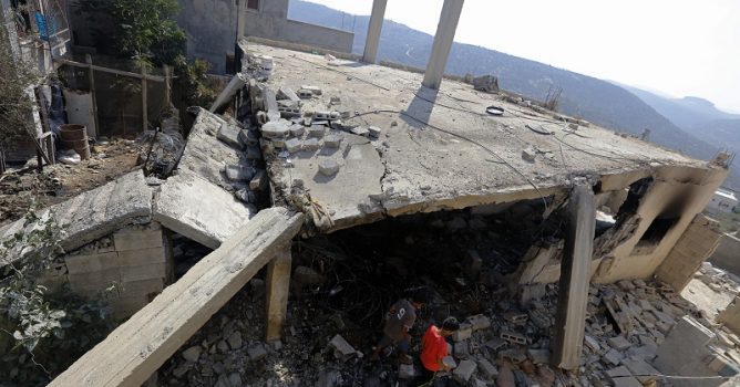   قوات الاحتلال الإسرائيلي تفجر منزل أسير فلسطيني في مخيم الأمعري برام الله