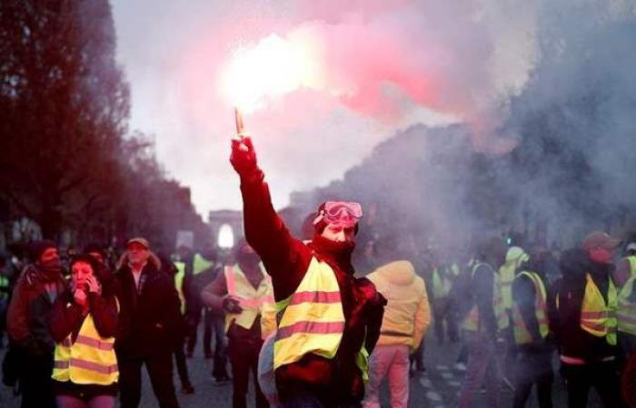   طلاب فرنسا يدعون لمسيرات «الثلاثاء الأسود» ضد الحكومة