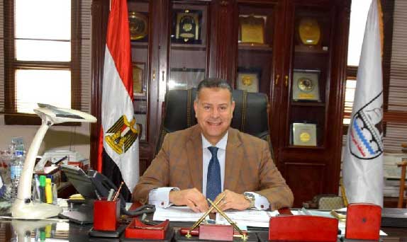   محافظ بني سويف يهنئ الرئيس عبدالفتاح السيسي بالذكرى السادسة لثورة 30 يونية المجيدة     