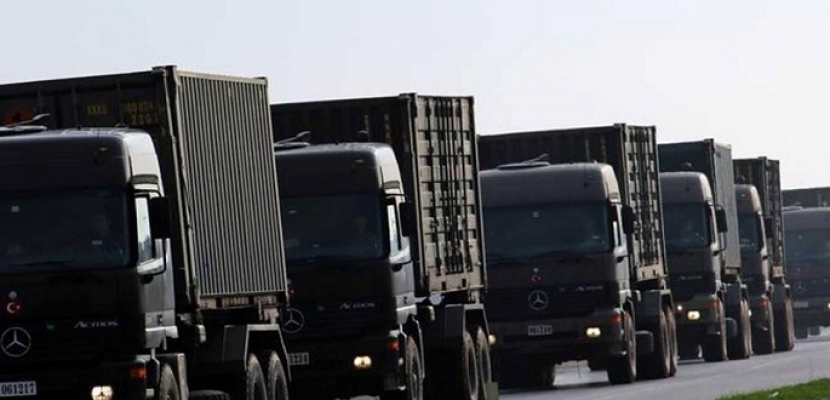   الجيش التركى يواصل إرسال تعزيزات عسكرية إلى الحدود مع سوريا