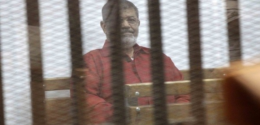   جنايات القاهرة تستمع إلى شهادة مبارك فى محاكمة مرسي بقضية اقتحام السجون