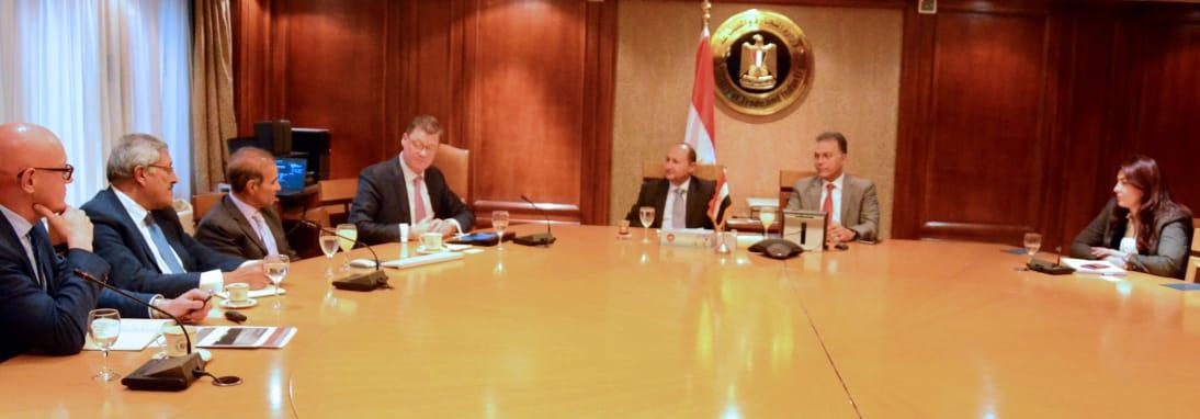   وزيرا الصناعة والنقل يبحثان مع وفد شركة مرسيدس تزويد مصر بالأتوبيسات السريعة