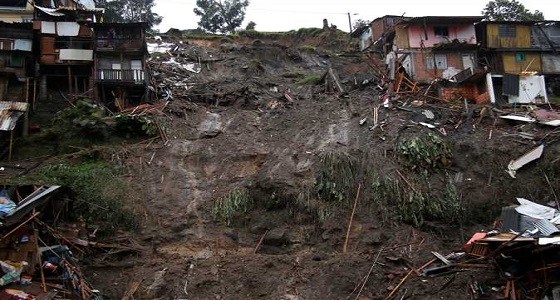   مقتل شخصين وفقدان41 آخرين في انهيارات أرضية بإندونيسيا