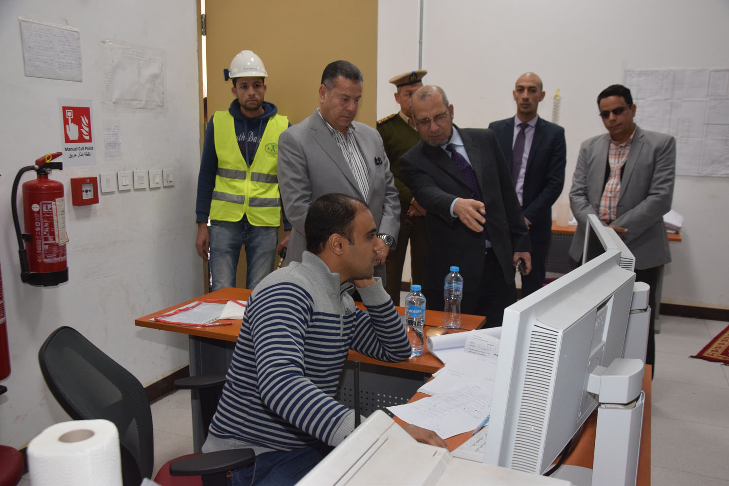   محافظ بني سويف يزور محطة كهرباء بني سويف ويصرح طاقم تشغيل المحطة مصري 100 %