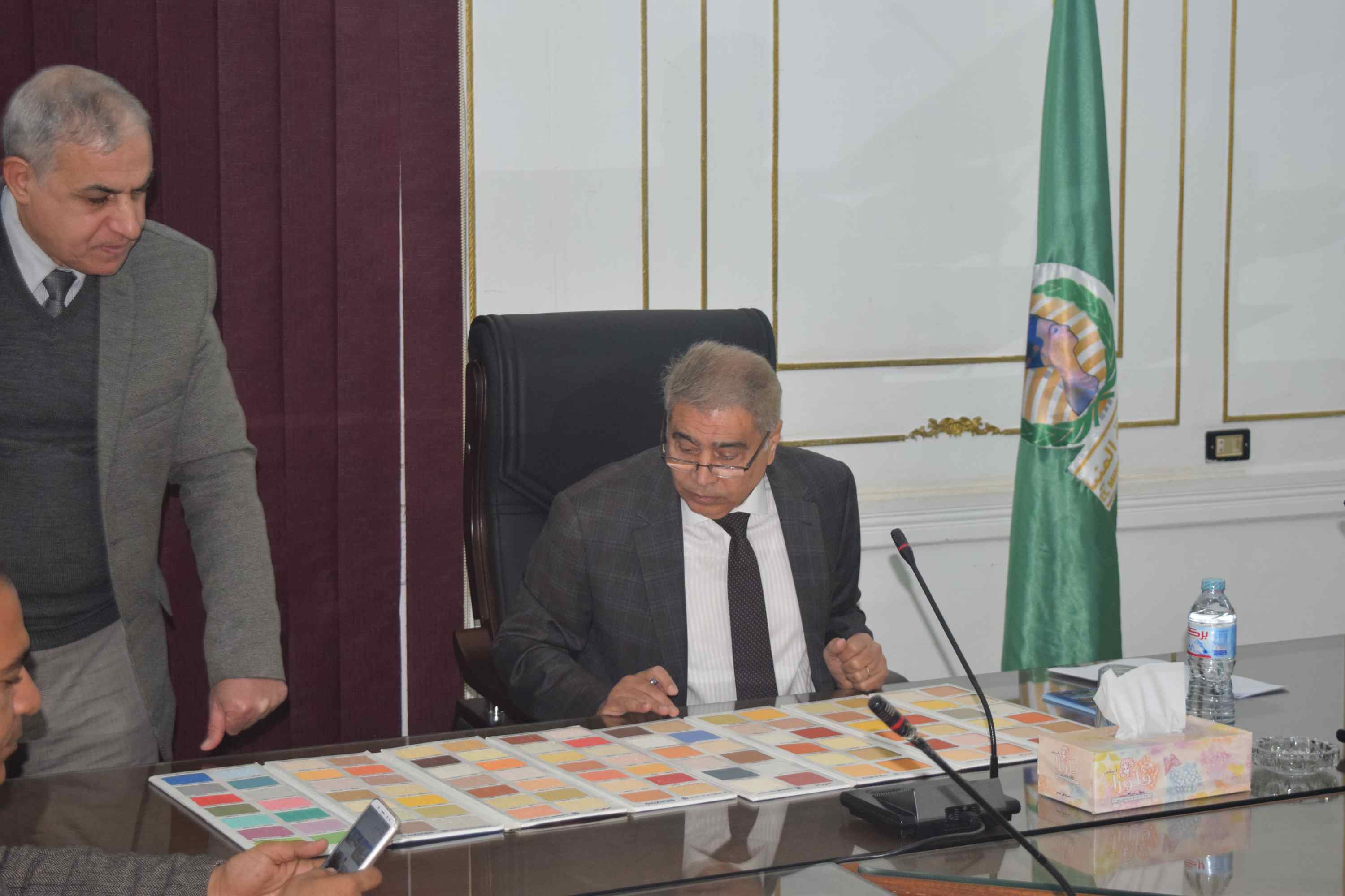   محافظ المنيا يشكل لجنة لحصر المباني لطلاء واجهاتها بلون موحد