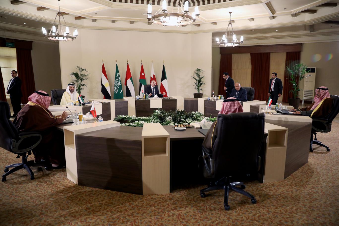   وزراء خارجية مصر والأردن والسعودية والبحرين والكويت والإمارات اجتمعوا اليوم لمدة 9 ساعات في منطقة البحر الميت