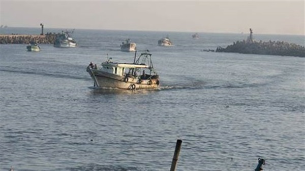   إستئناف الصيد وحركة الملاحة فى كفر الشيخ  بعد تحسن الطقس نسبياً