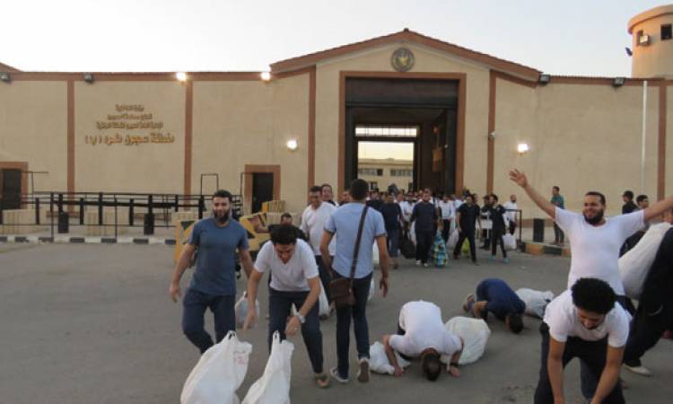   بمناسبة الإحتفال بعيد الشرطة وثورة 25 يناير .. الإفراج بالعفو عن 339 من نزلاء السجون والإفراج الشرطى عن 246 سجيناً