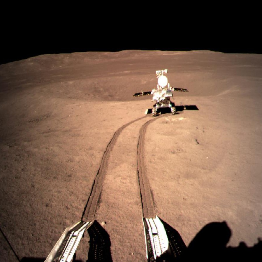   مركبة الفضاء الصينية « يوتو-2 » تتحرك على الجانب البعيد من القمر وتجمع معلومات