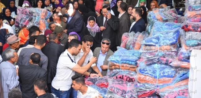   توزيع 300 بطانية 375 لحافًا في قرى الفشن ببني سويف