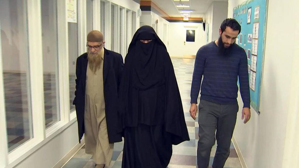   طرد عائلة مسلمة من مستشفى أمريكى «بسبب المظهر»
