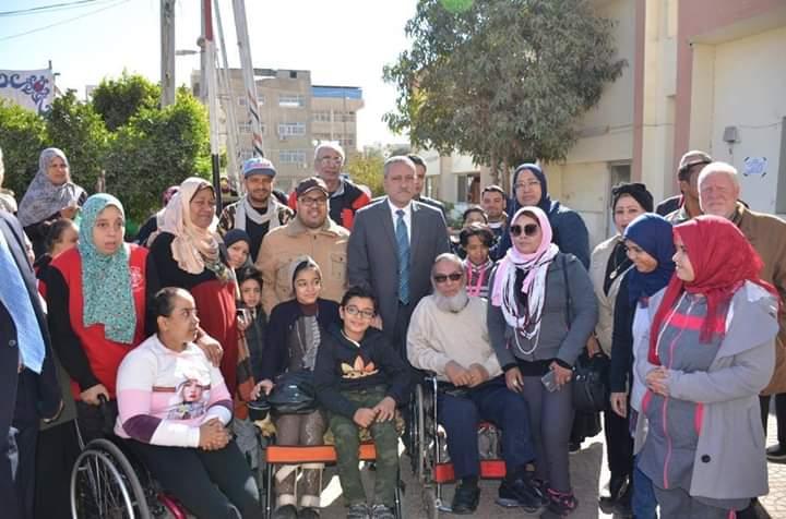   المحافظ يشهد القافلة الطبية الخدمية لمؤسسة مصر الخير لذوي القدرات الخاصة بنادى العزيمة