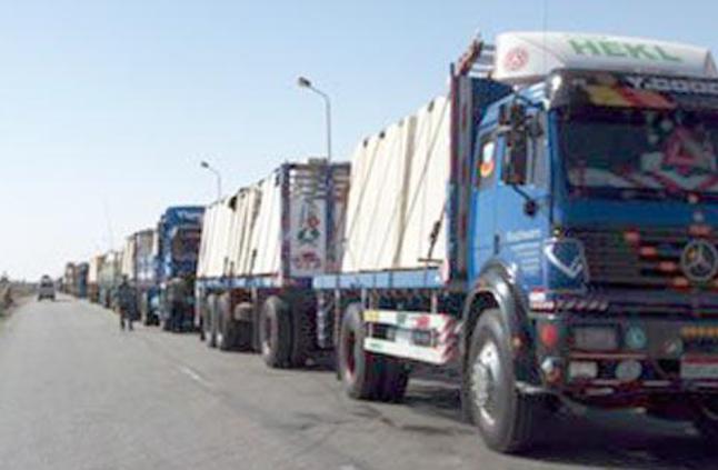   الإسكان تحدد مواعيد سير سيارات النقل الثقيل بطريقى إسكندرية الصحراوى الواحات  