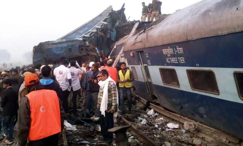   مصرع وإصابة 17 شخصًا جراء خروج قطار  عن مساره فى الهند
