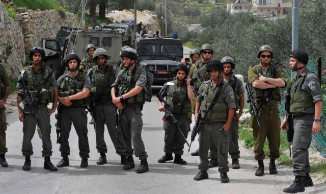   إصابة 10 فلسطينيين بالرصاص والاختناق خلال اقتحام  المستوطنين «مقام النبى يوسف»