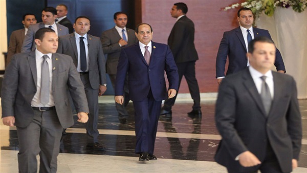   شاهد|| لحظة وصول الرئيس السيسي إلى مقر انعقاد القمة العربية الأوروبية في شرم الشيخ