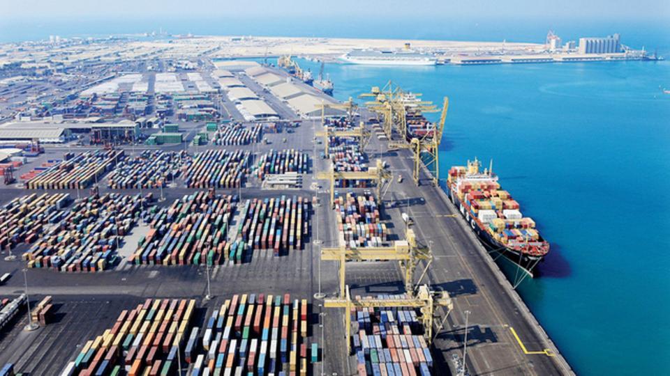   الإمارات تكشف حقيقة تخفيف الحظر المفروض على قطر فى «منافذها البحرية»