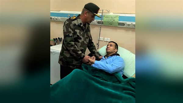   وزير الدفاع يزور المرضى ومصابى القوات المسلحة بالمجمع الطبى بكوبرى القبة