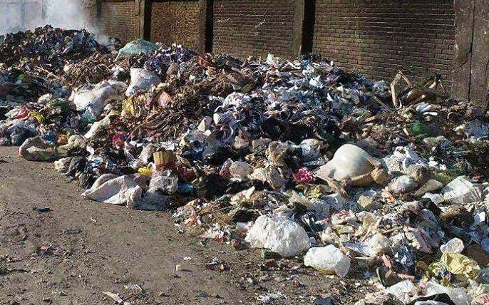   شكوى جماعية من انتشار القمامة بأهم شوارع نجع حمادى