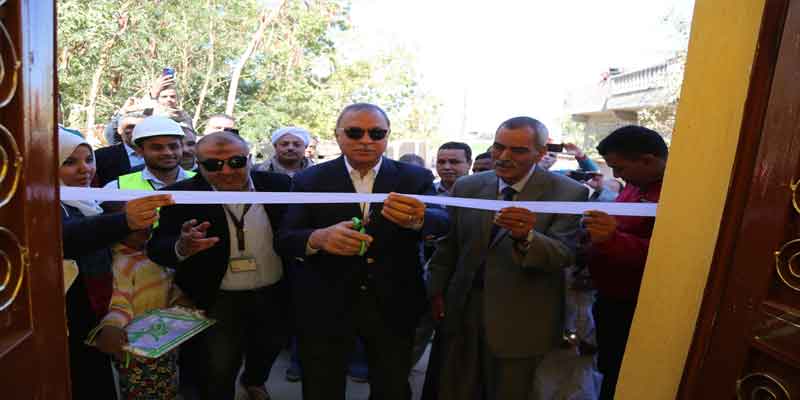   بالصور|| محافظ قنا يفتتح مبادرة «بيوت الخير»