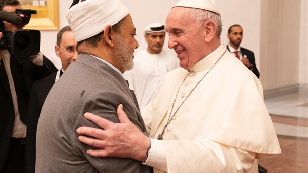   الصحف الإماراتية تحتفل بزيارة شيخ الأزهر أحمد الطيب وبابا الفاتيكان