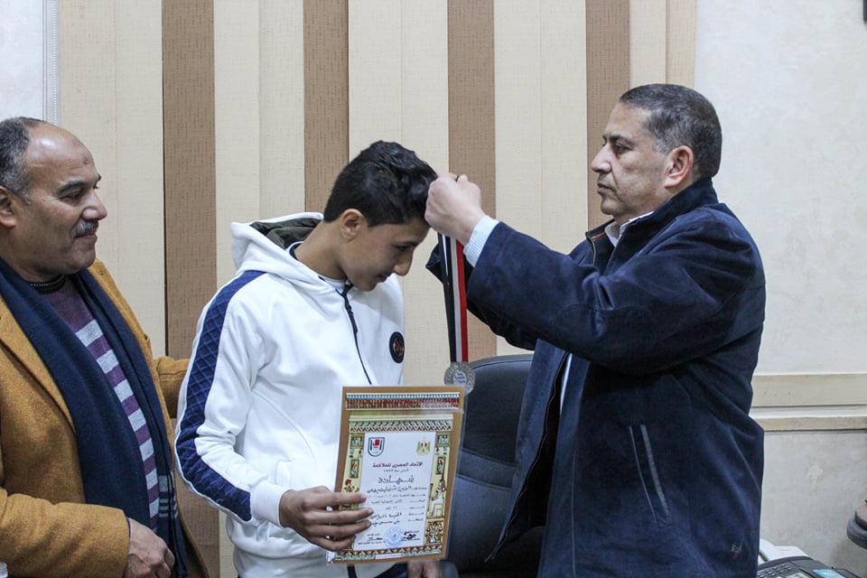  نادي المنيا يكرم  «الأمير أشرف» صاحب فضية بطولة الجمهورية للملاكمة